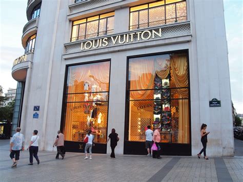 louis vuitton parigi negozio|Louis Vuitton stores france.